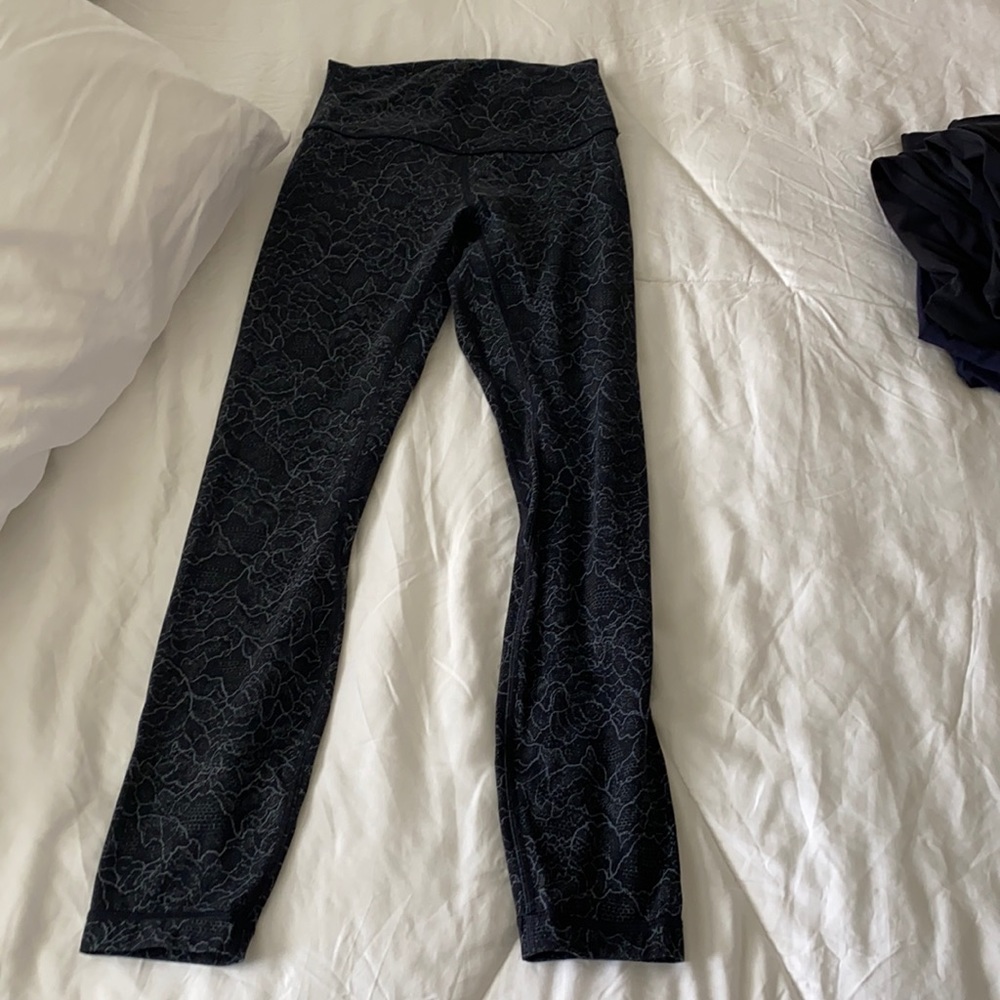 Black “lace” pattern lululemon wunder under